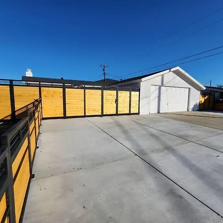 Gorgeous Newly Remodeled House Near Beach/disneyland Holiday home *