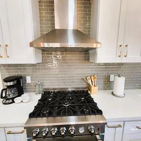 Gorgeous Newly Remodeled House Near Beach/disneyland Holiday home *